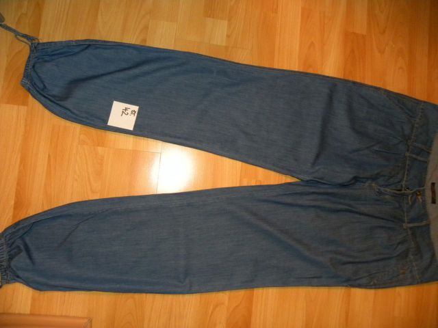 št. 3 - hlače poletne, ohlapne, cena 5 eur