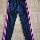 Liegice Adidas vel. 152 cena 3 evr.