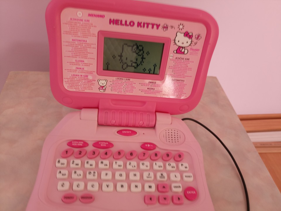 Hello Kitty otroeki računalnik, 15€