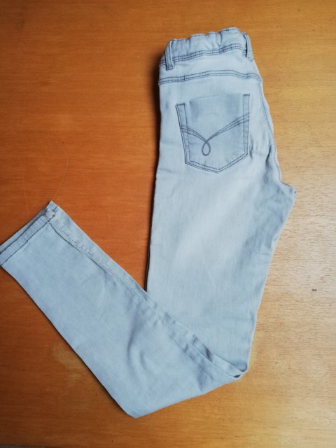 Kavbojke 152 = 3 eur