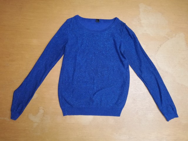 Tanjši pulover 140 - 146 = 3 eur