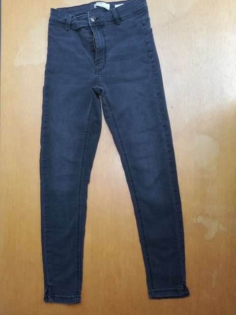 Kavbojke 152 = 4 eur