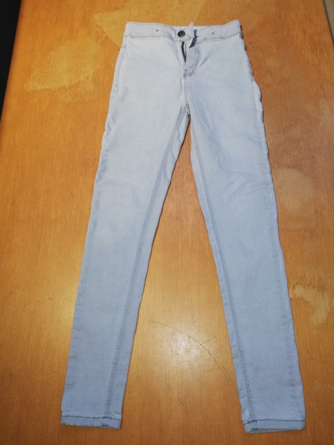 Kavbojke 152 = 4 eur