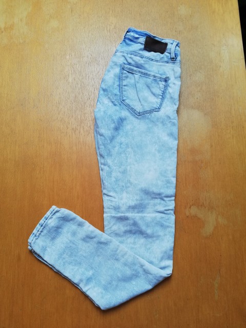Kavbojke 152 = 2 eur