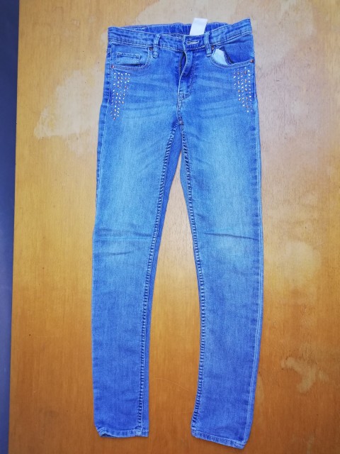 Elastične kavbojke 152 = 3 eur