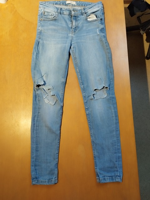 Kavbojke 152 - 158 = 4 eur