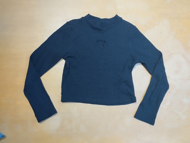 Majica crop top 146 = 3 eur