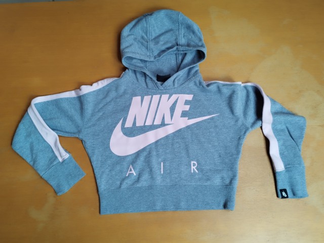 Nike pulover 146 - 152 = 5 eur