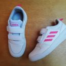 Nove superge Adidas 34 = 15 eur