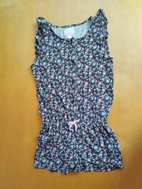 Poletni kombinezon 134 = 3 eur