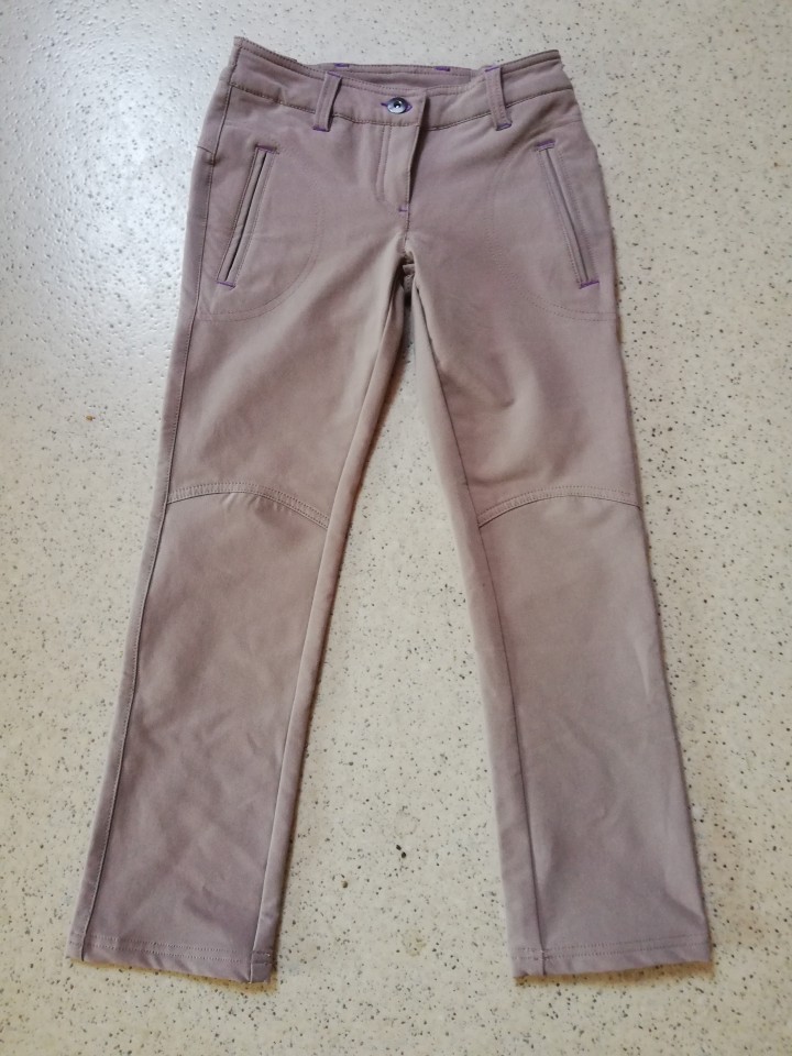 Pohodne hlače 122 - 128 = 2,5 eur
