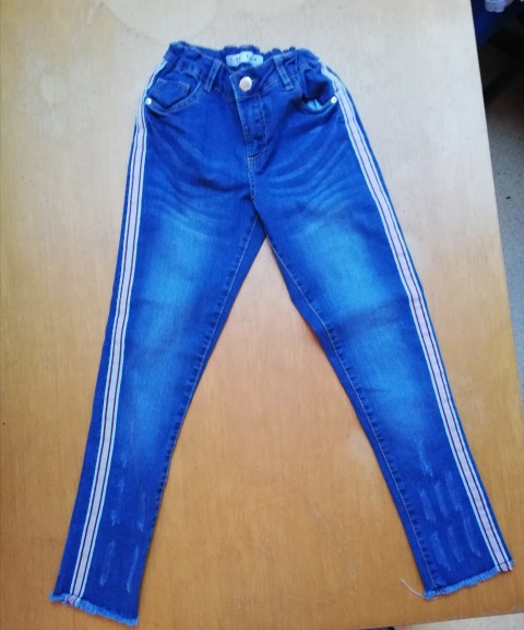 Kavbojke 134 - 140 = 3 eur