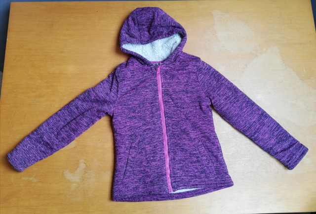 Debelejša jopica 134 = 2 eur