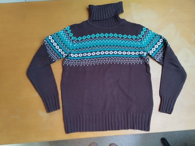 Pulover št 42 = 5 eur