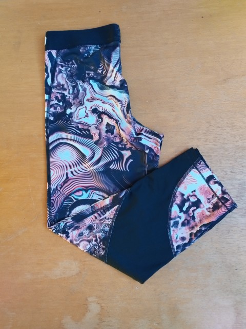 Nike pro kapri hlače xs  = 5 eur