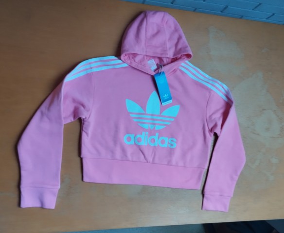 Nov Adidas pulover 158 = 15 eur