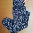 Lahke poletne hlače 140 - 146 = 1 eur