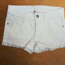 Kratke hlače 140 - 146 = 2 eur