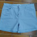 kratke hlače 42 - 44 = 3 eur