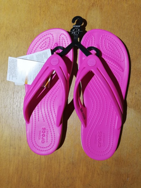 Novi crocs W7, 37 = 15 eur