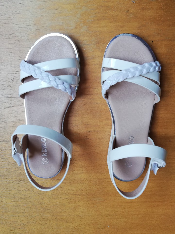 kot novi Sandali 32 = 12 eur