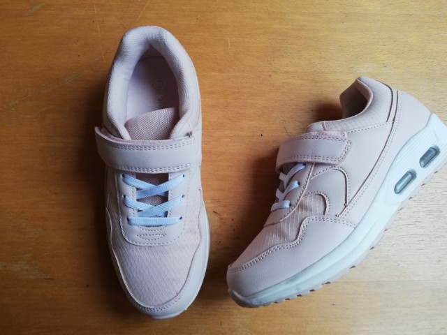 Kot nove superge 33 = 12 eur