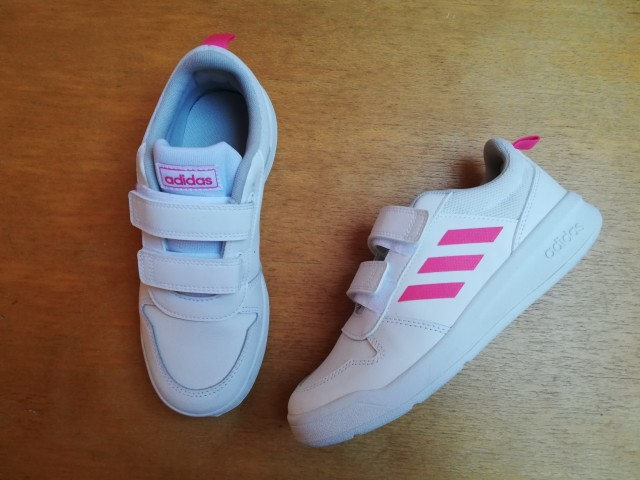 Nove superge Adidas 34 = 15 eur
