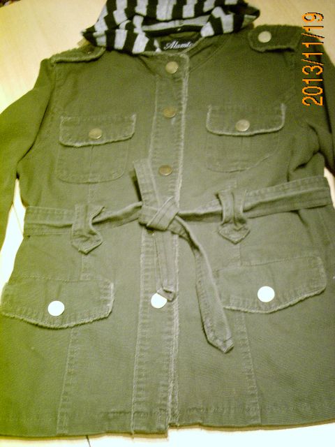 Podložena jakna s kapuco-vel.10(etiketa)vendar manjša