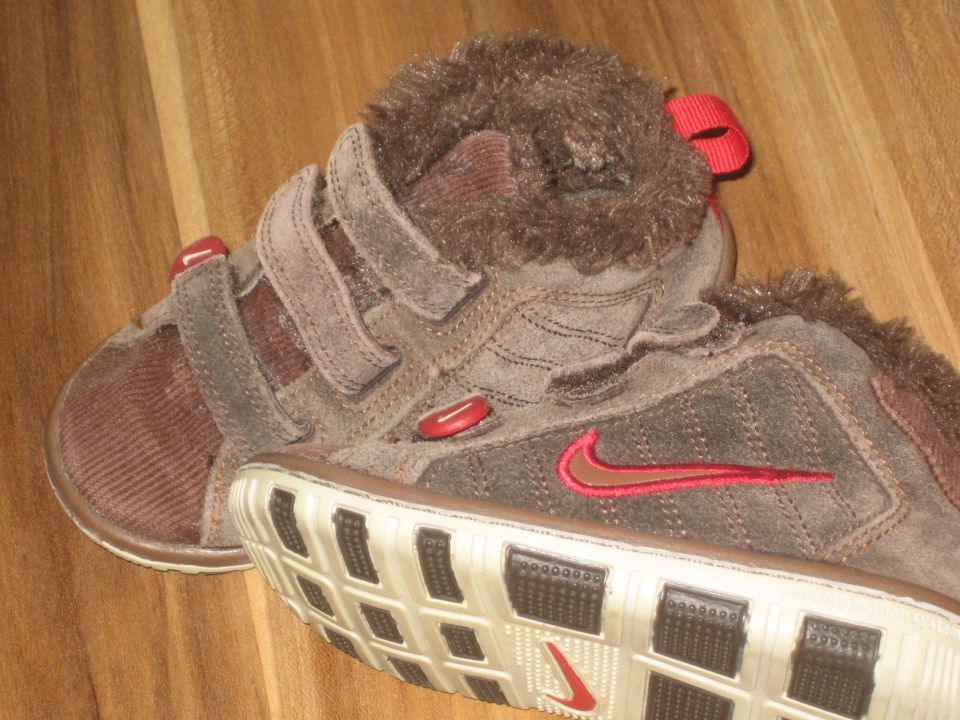 GLEŽNARJI NIKE