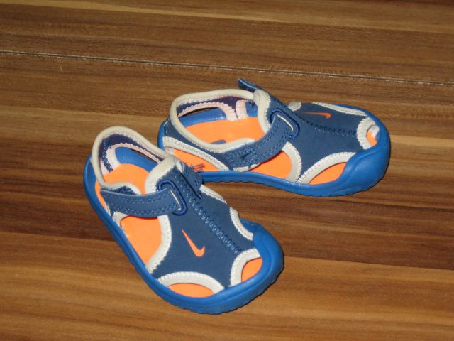 NIKE