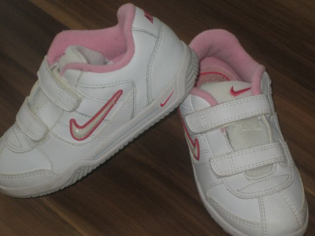 NIKE