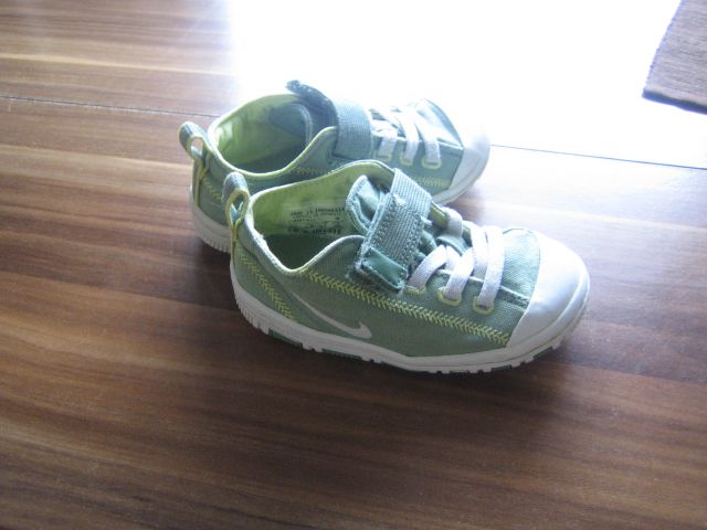 NIKE