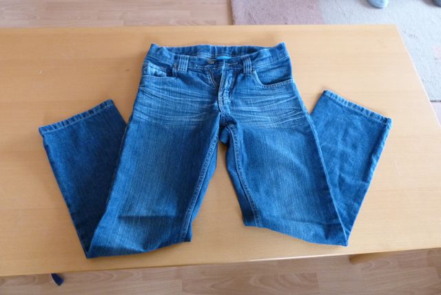 Jeans hlače  Alive št. 140- 3 eur