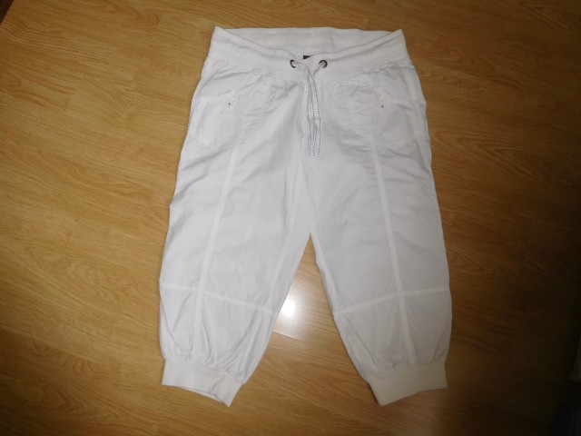 Nove 3-4 hlače št. 44 - 6 eur