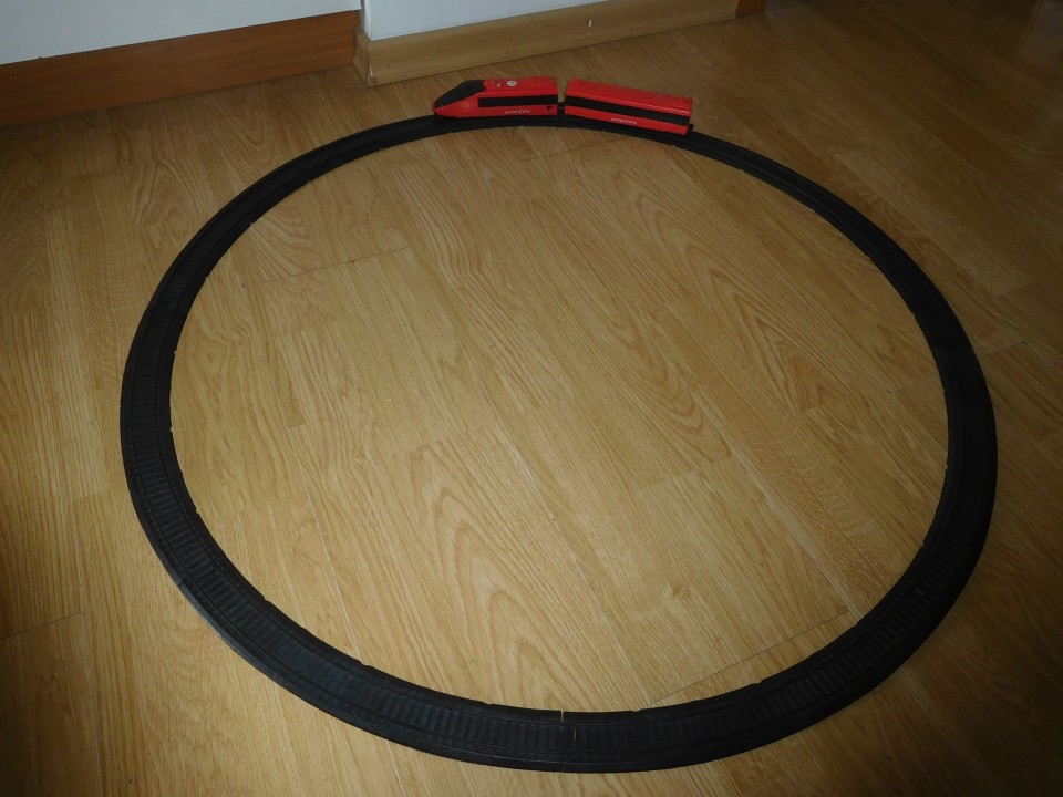 vlakec z železnico na baterije - 10 eur
