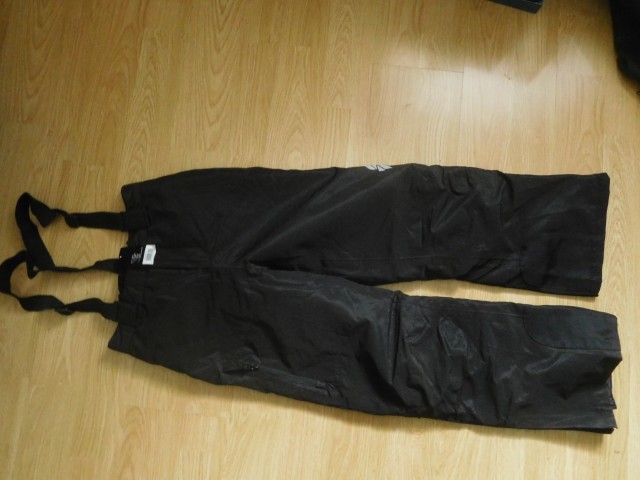 Nove smučarske hlače 146-152 - 12 eur