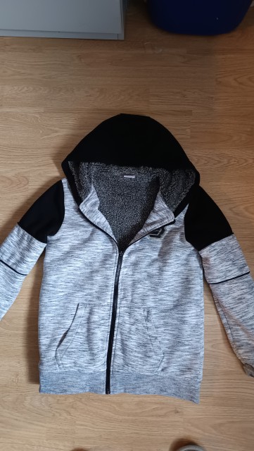 Debelejša jopica oz. jakna - 5 eur