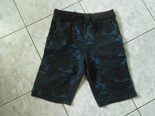 Kratke hlače 146-152 H&M - 4 eur