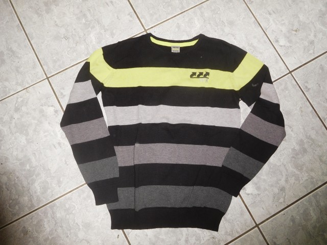 Tanjši pulover 146-152 - 3 eur