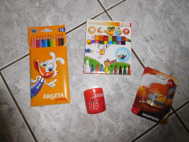 Komplet barvice, flumastri, 2x šilček - 4 eur