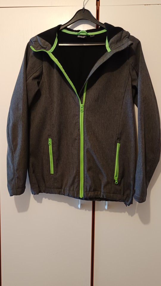 softshell jakna 158-164 - 12 eur