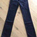 modre kavbojke Levis, 24