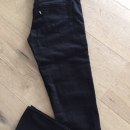 Levis, črne kavbojke zadaj