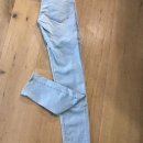 HM svetlomodre jeans hlače