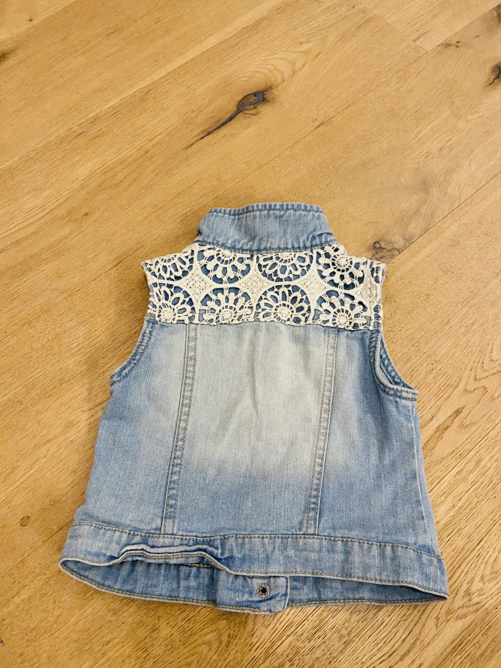 jeans brezrokavnik, 116 (zadaj)
