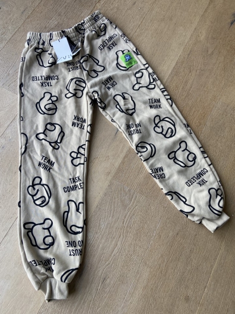 Nove hlače od trenirke, Zara