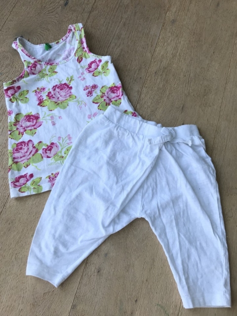 Hlače Zara, 104; top Benetton 100