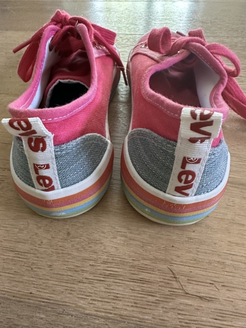 Superge levis 36