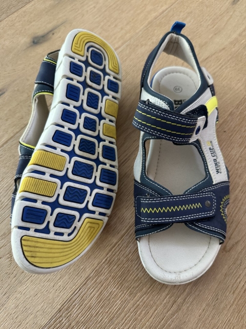 Sandali 39