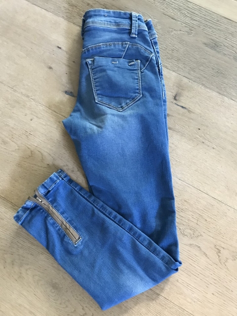Jeans hlače, 8 let
